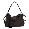 Bolso tote de gran capacidad para mujer, nuevo modelo de comercio exterior 2026 con decoración de cinturón de cuero con patrón de lichi, bolso de hombro y cruzado moderno y a la moda