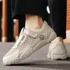 Zapatos de verano para hombre 2026 de malla hueca transpirable sin cordones de velcro para deportes y uso casual