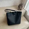 Bolsa Tote Tecida de Grande Capacidade Moda Verão 2025 Nova Alta Aparência Bolsa Feminina para o Trabalho Bolsa de Ombro Único Sob o Braço