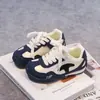 Tênis infantis da moda 2026 outono inicial nova cor em blocos leve cano baixo tênis de treino alemão para meninos e meninas tênis esportivos