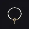 Pulsera de Moda de Venta Caliente Transfronteriza 2026 con Diamantes y 26 Letras, Pulsera de Perlas de Imitación Ovaladas, Disponible para Venta al por Mayor para Mujeres