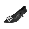 Tacones Altos de Punta Fina Estilo Nuevo 2026 para Mujer con Hebilla Cuadrada Tachonada de Diamantes, Zapatos de Suede Delgado de Tacón Fino Adelgazantes para Viajes de Negocios para Mujer