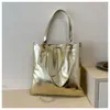 Bolso de Hombro Brillante de Color Sólido, Estilo Nuevo, Simple, Gran Capacidad, con un Acabado Único de Laca Suave de PU para el Viaje Diario