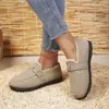 Zapatos de algodón para mujer fáciles de poner con forro de felpa cálido, suela antideslizante y resistente al desgaste, estilo mocasín simple, adecuados para madres de mediana edad y mayores.