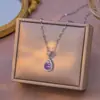 Colar Gota D'água de Zircônia Roxa Totalmente Cravejado com Diamantes Micro-Embutidos para Meninas, Moderno, Leve, Luxuoso, Exquisito, Doce e Corrente de Clavícula de Alta Qualidade