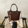 Bolso Retro de Gamuza para Mujer 2026 Nuevo Otoño Exquisito para el Trabajo Bolso de Hombro Único Bolso Cruzado Tipo Cubo Maillard