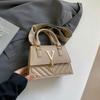 Design Estilo Francês Pequena Bolsa de Crowdsourcing Moda Feminina Elegante Moderna Têxtil Portátil Pequena Bolsa Cor Sólida Franja Bolsa Transversal