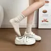 Zapatillas de Entrenamiento Versátiles de Velcro Alemanas para Mujer 2026 Nuevas de Verano Finas Transpirables Zapatillas Blancas Planas Boca Baja Zapatos Individuales