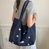 Bolso floral simple y artístico versión coreana 2026, bolso cruzado plisado fresco y delicado estilo bosque, bolso de hombro casual y relajado para ir al trabajo