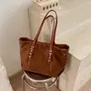 Bolsa feminina de grande capacidade, versátil, estilo preppy, preta, bolsa tote de couro macio para o trabalho, casual, bolsa transfronteiriça moderna