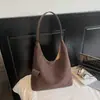 2025 Nueva Bolsa Tote Popular Bosque Otoño e Invierno para Mujer de Gran Capacidad para Viajes con Sensación Perezosa y Relajada en un Hombro