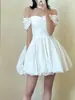 Vestido de novia ligero estilo francés, vestido corto de tafetán sin hombros, sensación nicho de alta gama, adecuado para fotografía de viajes al aire libre, compromiso y registro, con una falda abullonada para mujer