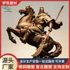 Escultura a medida de una lanza larga de guerrero antiguo en bronce fundido, imitación de bronce en fibra de vidrio y estatua de un héroe leal sobre un caballo de guerra para áreas escénicas al aire libre
