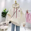 Moletom Feminino 2023 Novo Outono e Inverno Moletom Feminino Veludo Espessado Urso Morango Bordado Jaqueta Solta Versátil Top