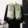 Conjunto de três peças de veludo dourado de alta qualidade para mães de meia-idade, novo estilo outono 2026, novo traje nacional estilo chinês para mulheres de meia-idade