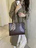Bolsa feminina de grande capacidade transfronteiriça 2026 nova moda versátil bolsa de ombro bolsa tote moderna para estudantes universitários para ir para a aula