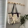 Bolso Tote para Mujer de Gran Capacidad Bolso de Hombro Sentido de Alta Gama Bolso Grande Transfronterizo Súper Caliente de Moda Nicho Graffiti Clase Bolso de Viaje