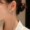 Pendientes de Clip Metálicos Geométricos Simples de Moda de Nicho para Mujeres Elegantes de Lujo Ligero Individuales Únicos con Sentido de Diseño Retro Pendientes de Aro Venta al por Mayor