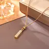 Nuevo Collar con Colgante de Barra de Oro Pequeña de Hielo Picado Estilo Chino, Brillante y Atrae Riqueza, Exquisita y de Moda Cadena para Clavícula de Ladrillo Cuadrado