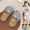 Sandalias de Malla Tejida Hueca con Punta Cerrada para Niñas 2026 Moda de Verano para Exteriores Nuevas Sandalias de Suela Gruesa de Gama Alta