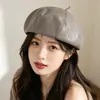 Boina Nueva de Piel 2026 para Mujer, Gorra Casual Retro Británica de Artista, Gorra de Periódico de Moda Versátil de Gama Alta