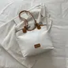 Bolso grande de mujer transfronterizo, nuevo estilo verano 2026, versátil y moderno, de un solo hombro, moderno, para la ciudad, retro, casual, tipo tote