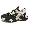 Nuevo estilo de verano moda Hong Kong de moda malla fina transpirable casual zapatos de papá para hombres, zapatillas elegantes para estudiantes con suela gruesa