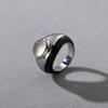 Cobre metálico de alta qualidade chapeado a platina colorido gota preta esmalte incrustado anel de calcedônia branca elegante distintivo exclusivo anel para mulheres