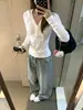 Camiseta Branca com Capuz, Manga Longa, Gola V Meio Aberta com Botões para Mulheres, Primavera e Outono 2026, Peça de Roupa Externa de Alta Qualidade, Corte Slim