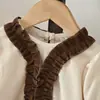 Conjunto Novo de Primavera e Outono para Meninas: Conjunto de Duas Peças: Blusa Marrom de Renda com Manga Longa e Saia de Veludo em Camadas, Roupa Infantil Casual Transfronteiriça