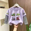 Camiseta infantil de manga comprida, novo estilo 2026, camiseta para meninos, algodão puro, estilosa, pode ser usada como camada externa, blusa falsa de duas peças