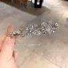 Uma Variedade de Novos Presilhas de Cabelo Levemente Luxuosas com Strass, Presilhas de Bico de Pato, Presilhas Laterais da Moda e Doces, Acessórios de Cabelo