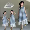 Vestido Colete Xadrez Azul Menina Doce 2026 Novo Verão Falso Duas Peças Roupa de Praia Vestido de Férias