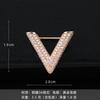 Broche de moda en forma de V para mujer, de alta gama, con microcirconitas incrustadas, pin para corsage antiluz, accesorios de nicho para traje de hombre