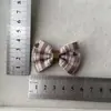 Acessórios fofos de laço xadrez texturizado em formato de coração para meias, bolsas, bonecos de estimação, materiais decorativos, decorações de sapato DIY e celulares