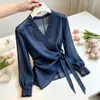 Blusa de gasa de manga larga con cuello en V estilo francés ribeteada con encaje y lazada para mujer, nueva tendencia otoño 2026, camisa entallada para estilizar la cintura