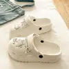 Zapatos de Agujeros Nuevos de Verano 2026 DIY Patrón de Dibujos Animados Estilo Mujer Gato Aumentador de Altura Sandalias Cerradas para Playa al Aire Libre