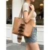 Chaveiro de Pelúcia de Cauda de Guaxinim Falsa para Mulheres Chaveiro de Carro Pingente de Pele Decoração Spicy Girl Acessórios de Bolsa Guaxinim de Água
