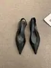 Primeiro Encontro: Sandálias Elegantes Fechadas Prateadas Bico Fino, Sapatos de Fada, Novo Estilo Francês Suave para Noite Primavera/Verão 2026