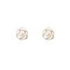 Pendientes de perlas con delicadas flores de camelia para mujer, otoño e invierno, nuevo estilo francés, ligeros, de lujo, diseño de nicho avanzado, pendientes sencillos y elegantes.