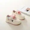 Tênis de Board para Meninas 2026 Primavera/Outono Novos Sapatos Casuais Infantis Estilo Coreano Desenho Animado Moda Blocos de Cor Tênis Esportivos de Princesa