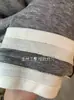 Material de Lã Cashmere Tencel É Macio e Ceroso, Amigo da Pele Gola Redonda Falso Duas Peças Aparência Emagrecedora Camiseta Base Camiseta G091711