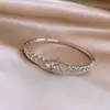 Pulsera Redonda Entrelazada Hueca Transfronteriza Europea y Americana, Pulsera de Declaración Moderna y Única, Joyería de Lujo Ligero de Gama Alta para Mujeres
