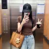 Camiseta básica de mujer de manga corta y hombros rectos, nuevo estilo casual de verano, cuello redondo pequeño, entallada a la cintura, adelgazante, top estilo coreano ins para chica popular