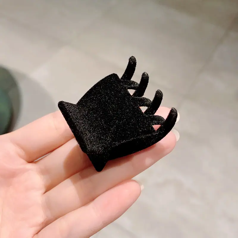 黑色