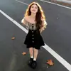 Vestido Slim de Malha Patchwork Estilo Hepburn Retrô Francês de Alta Qualidade, Off-the-Shoulder, com um Ar Nobre e Feminino e uma Saia Curta que Marca a Cintura