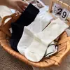 Calcetines holgados de algodón peinado de color liso estilo Miu para el otoño de 2026 con zapatos Birkenstock, Calcetines tipo bota de color Melard Otoño para Mujer