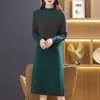 Moda Otoño e Invierno 2025 Nuevo Estiloso y Juvenil Vestido de Punto con Color Degradado Vestido Suéter de Longitud Media para Mujer