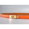 Cinto de Couro Feminino Kelly, Costurado à Mão, Elástico, Fivela Rotativa Sem Furos, Cinto Fino, Acessório Decorativo Versátil para Casacos, 1,8cm