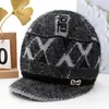 Gorro de tricô de inverno para mulheres de meia-idade e idosas, chapéu de lã quente com forro de fleece, chapéu de algodão espesso para vovó, protege as orelhas e resistente ao frio